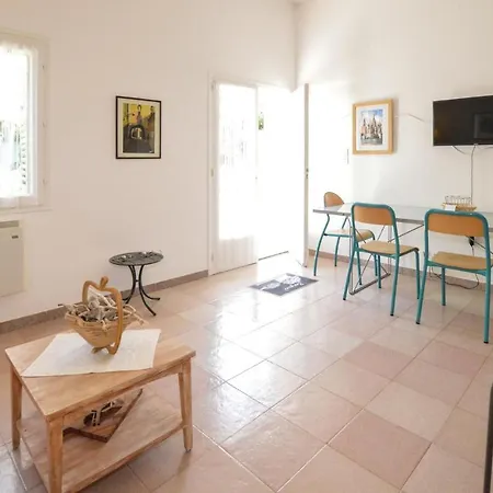 Stunning In St. Florent W/ Wifi And 1 Bedrooms Apartamento *